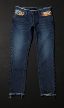 Load image into Gallery viewer, Exclusive women prêt-à-porter Jeans MAISON ILLURE Milano Tokyo