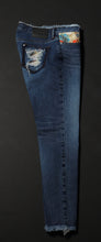 Load image into Gallery viewer, Exclusive women prêt-à-porter Jeans MAISON ILLURE Milano Tokyo