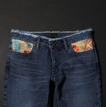 Load image into Gallery viewer, Exclusive women prêt-à-porter Jeans MAISON ILLURE Milano Tokyo

